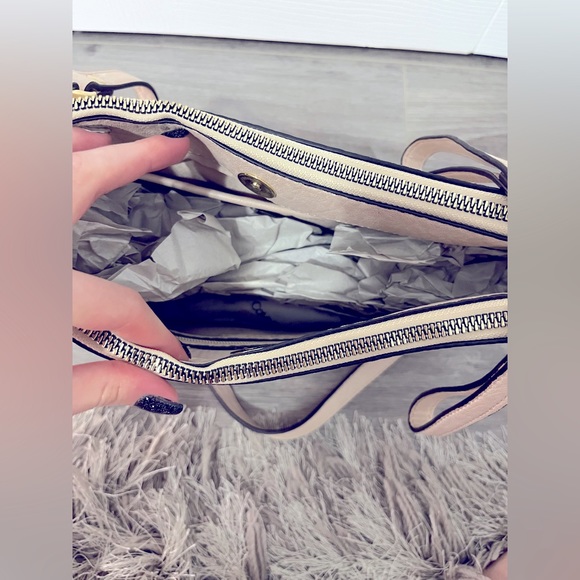 CALVIN KLEIN nude crossbody bag - Picture 6 of 7